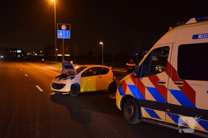 Bestuurder verliest macht over stuur