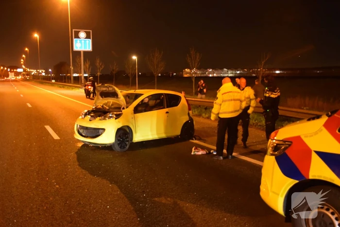 Bestuurder verliest macht over stuur