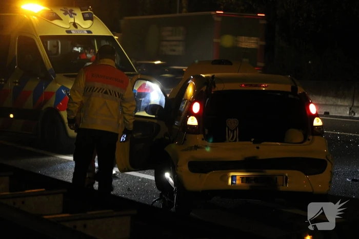 Bestuurder verliest macht over stuur