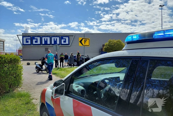 Scooterrijder gewond bij botsing met auto