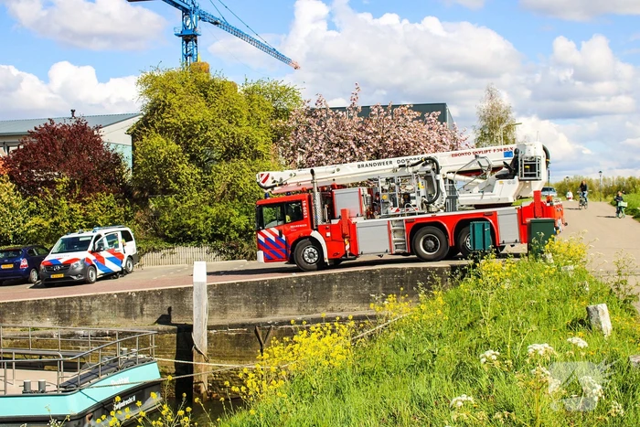 Brand in schoorsteen van woning bij haven
