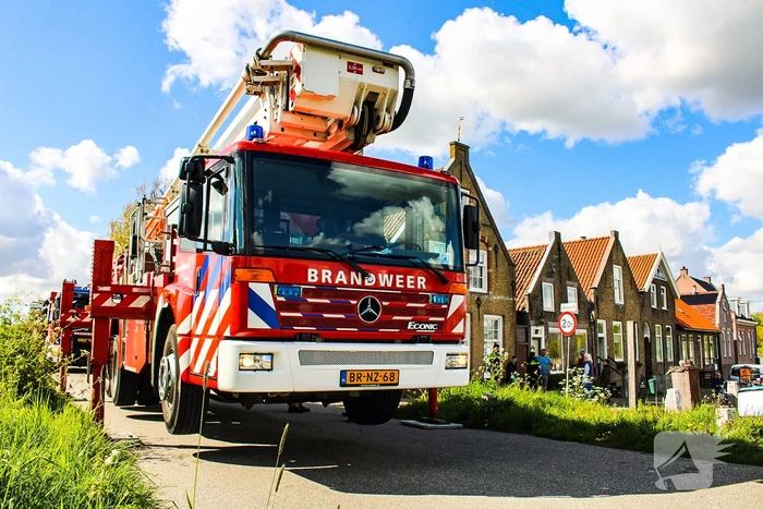 Brand in schoorsteen van woning bij haven