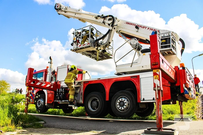 Brand in schoorsteen van woning bij haven