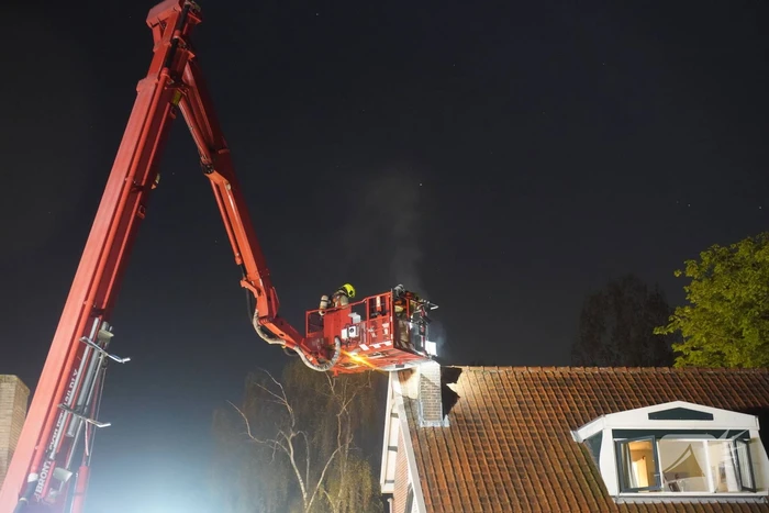 Schoorsteenbrand snel onder controle