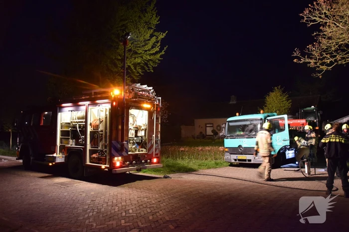Vrachtwagen vliegt in brand