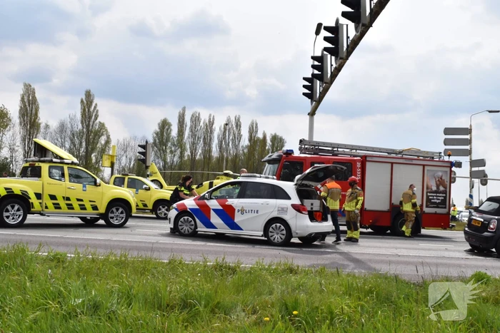 Automobilist botst achter op motorfiets knooppunt Hooipolder