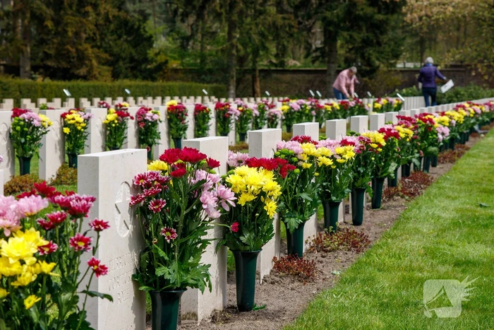 Bloemlegging Sovjet Ereveld