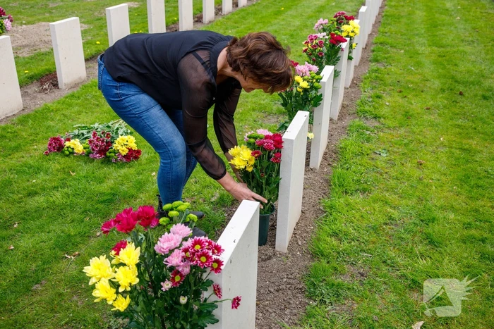 Bloemlegging Sovjet Ereveld