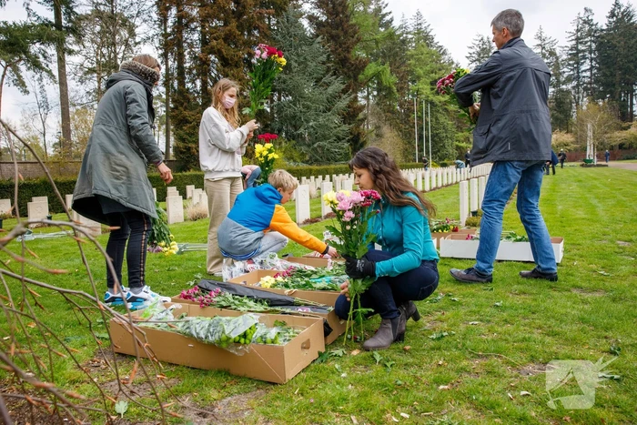 Bloemlegging Sovjet Ereveld