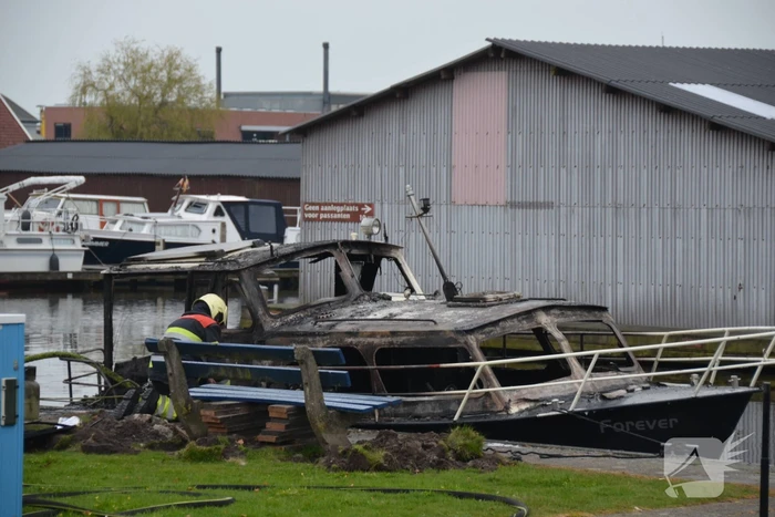 Bewoners van boot gewond door explosie
