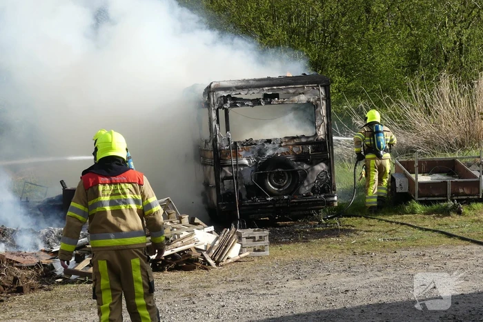 Caravan volledig uitgebrand