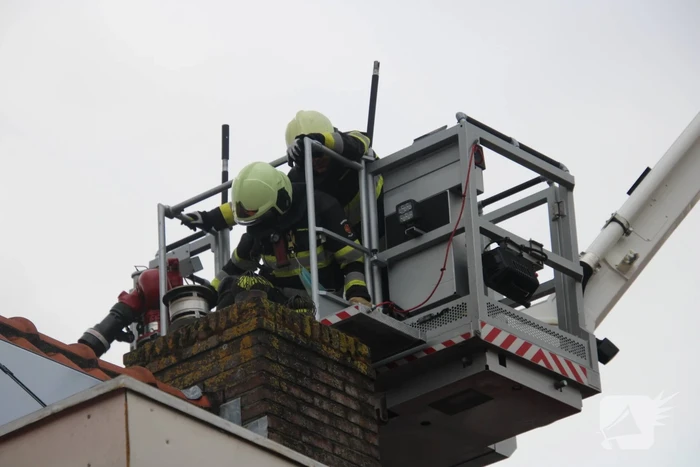Schoorsteenbrand snel onder controle