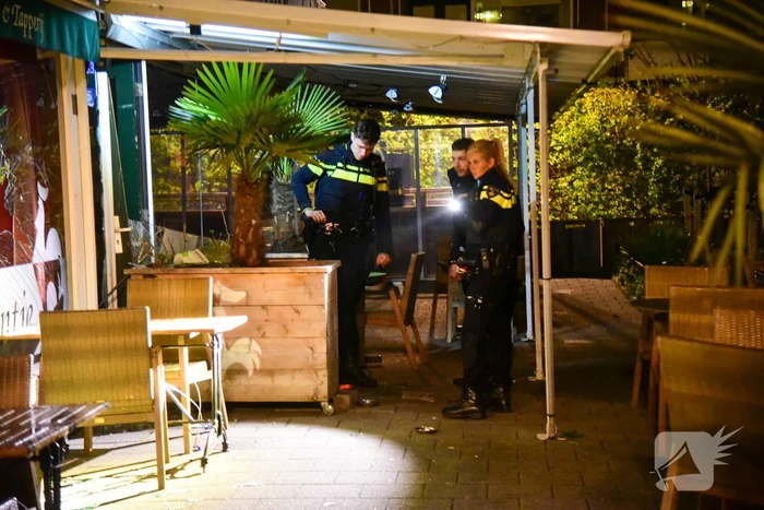 Café zwaar beschadigd door vuurwerkbom