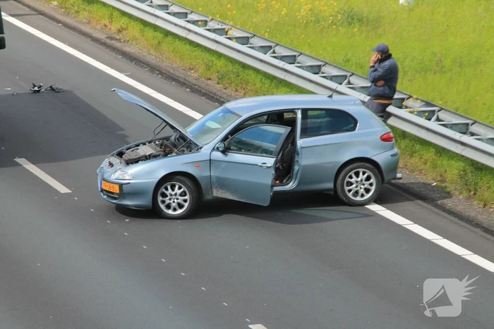 Verkeersopstopping na botsing op snelweg