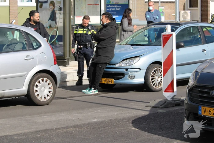 Kop-staart botsing tussen twee voertuigen