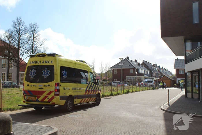 Persoon nagekeken na keukenbrand