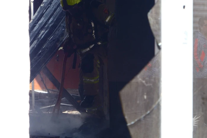 Enorme ravage na zeer grote brand voormalige Renault-garage