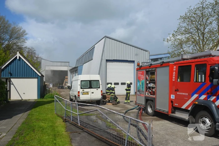 Veel rook in loods bij Kooistra Interieurbouw