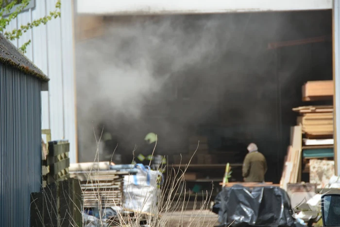 Veel rook in loods bij Kooistra Interieurbouw