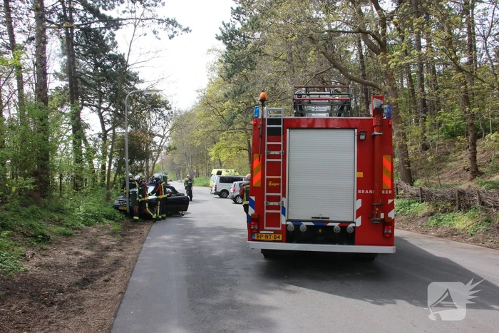 Dronken bestuurder knalt op lantaarnpaal
