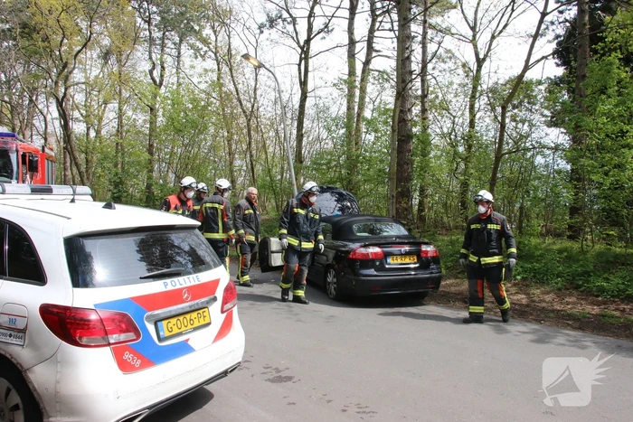 Dronken bestuurder knalt op lantaarnpaal