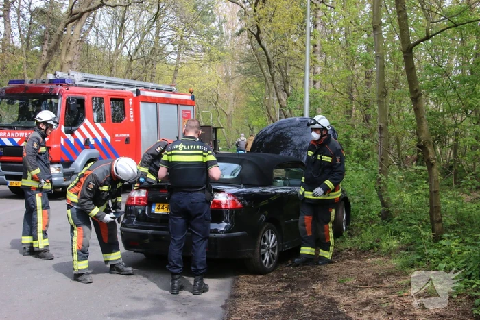 Dronken bestuurder knalt op lantaarnpaal