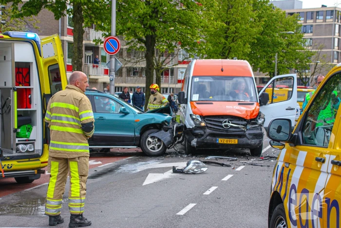 Meerdere voertuigen betrokken bij botsing op kruising in Schuilenburg