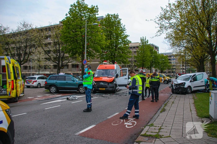 Meerdere voertuigen betrokken bij botsing op kruising in Schuilenburg