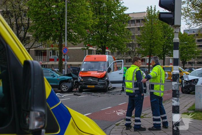 Meerdere voertuigen betrokken bij botsing op kruising in Schuilenburg