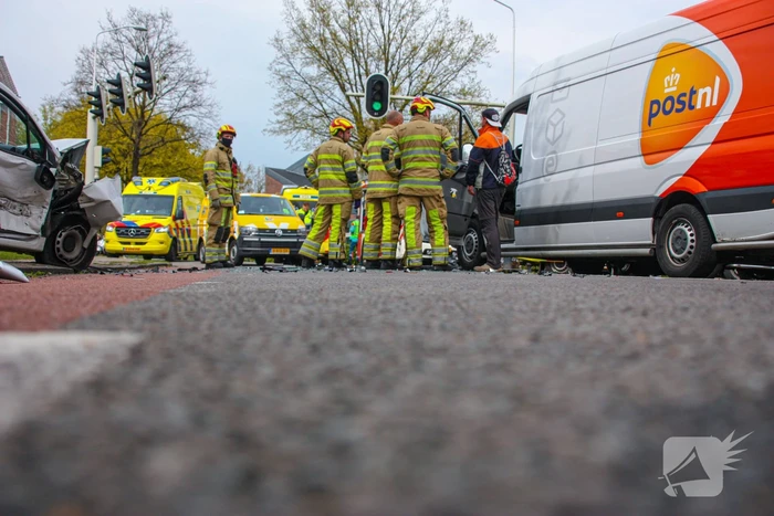 Meerdere voertuigen betrokken bij botsing op kruising in Schuilenburg