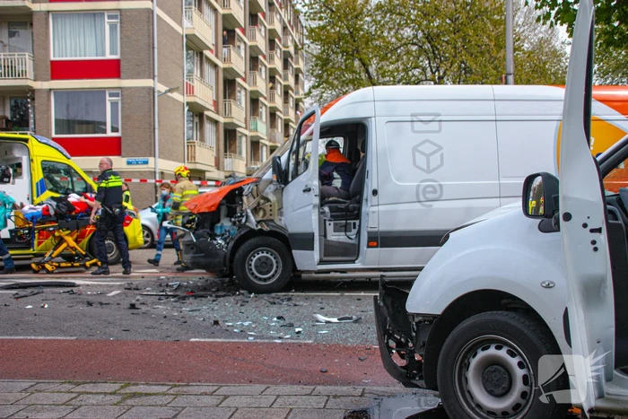 Meerdere voertuigen betrokken bij botsing op kruising in Schuilenburg