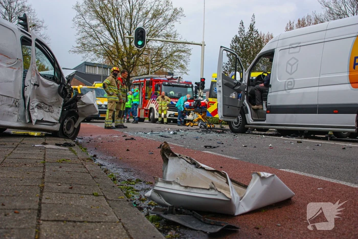 Meerdere voertuigen betrokken bij botsing op kruising in Schuilenburg