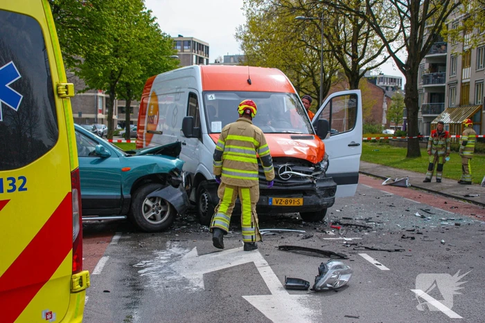 Meerdere voertuigen betrokken bij botsing op kruising in Schuilenburg