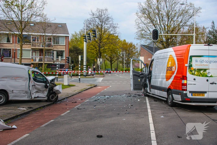Meerdere voertuigen betrokken bij botsing op kruising in Schuilenburg
