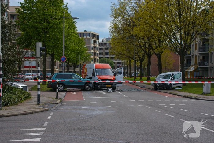 Meerdere voertuigen betrokken bij botsing op kruising in Schuilenburg