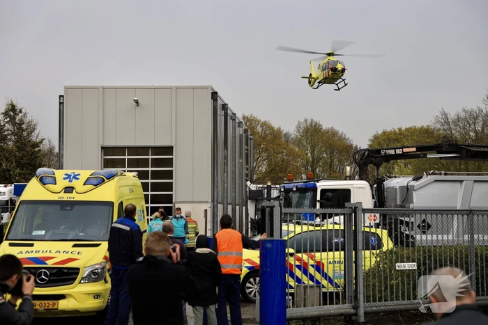 Persoon overleden na ongeval met vrachtwagen