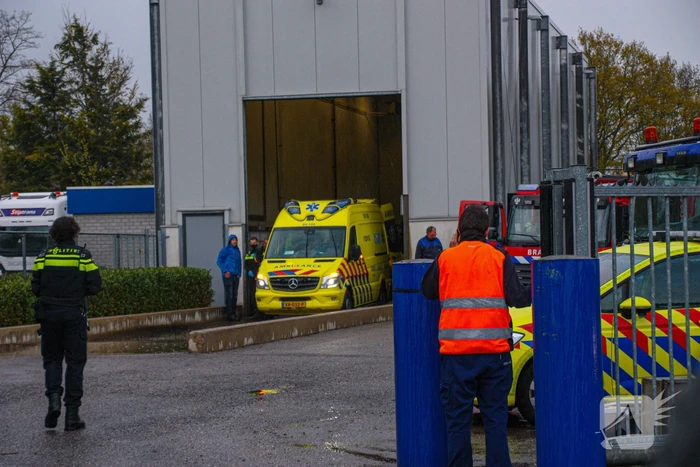 Persoon overleden na ongeval met vrachtwagen