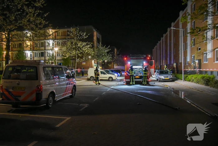 Schade door ontploffing vuurwerkbom in portiekflat