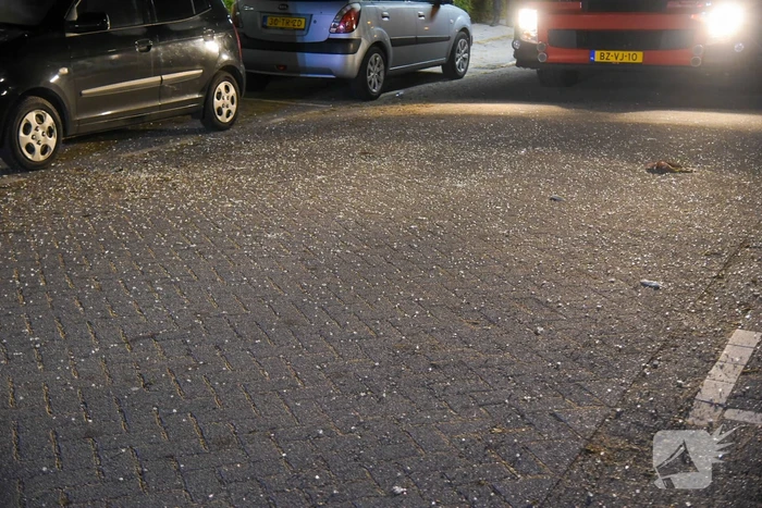 Schade door ontploffing vuurwerkbom in portiekflat