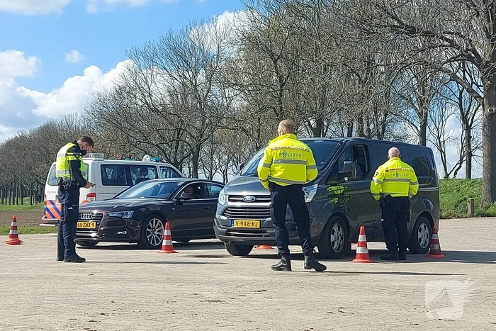 Politie deelt bekeuringen uit bij politiecontrole
