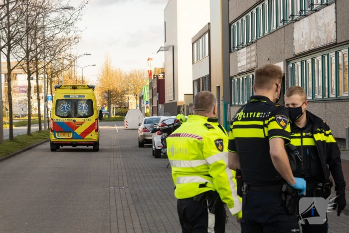 Scooterrijder gewond door botsing met personenauto