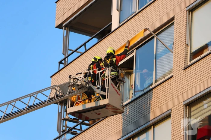 Brandweer ingezet voor los hangend zonnescherm