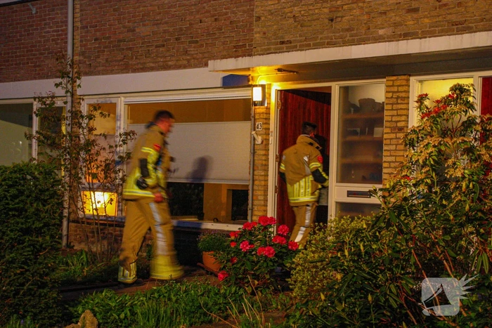 Brandweer blust schoorsteenbrand