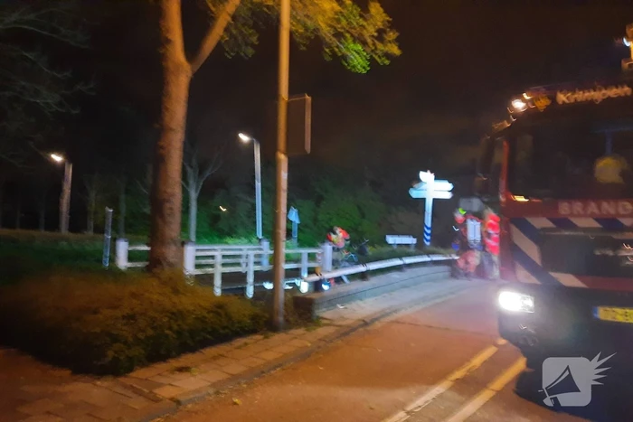 Zoektocht naar gevonden fiets in water