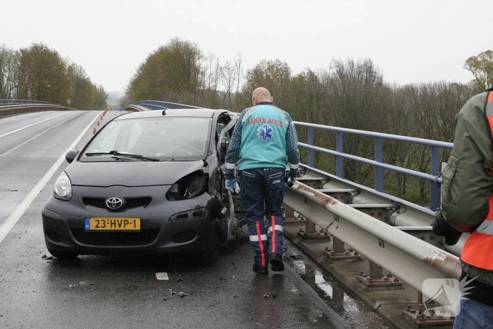 Twee gewonden na ernstig ongeval op brug