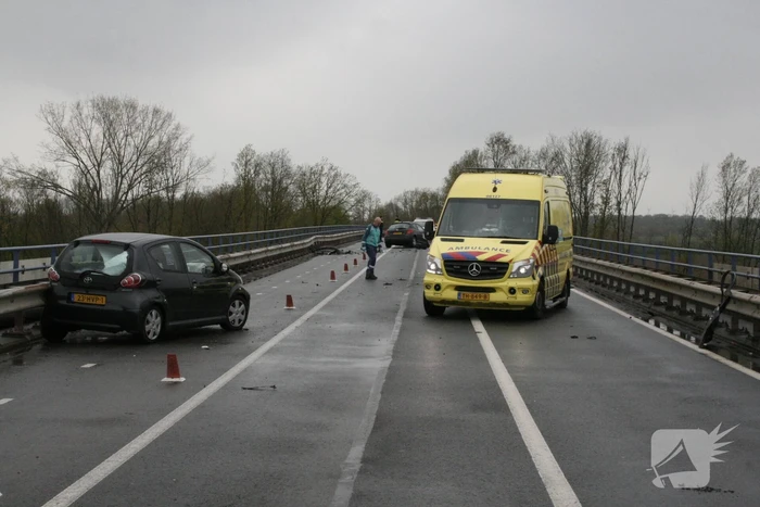 Twee gewonden na ernstig ongeval op brug