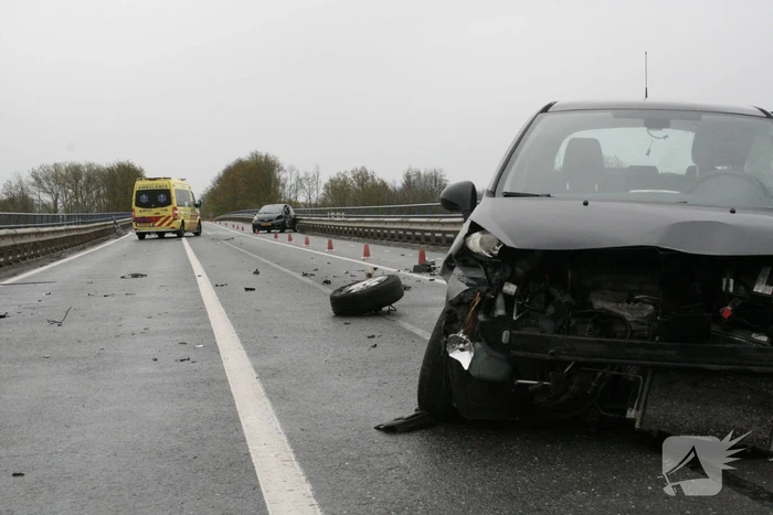Twee gewonden na ernstig ongeval op brug
