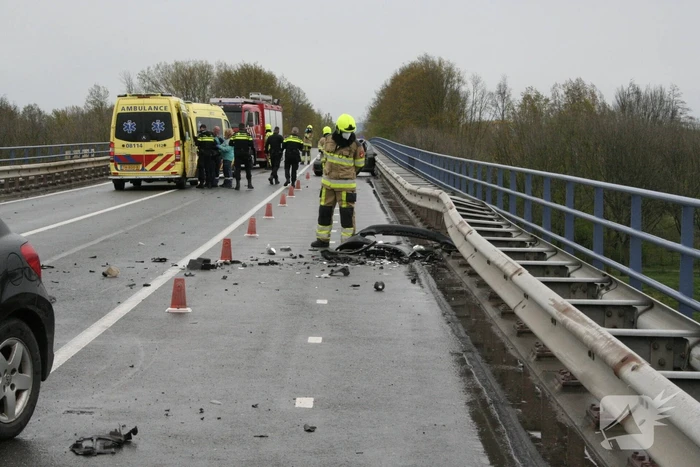 Twee gewonden na ernstig ongeval op brug