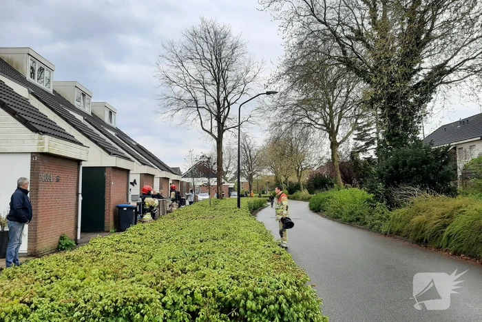 Brandweer doet groot onderzoek door vreemde lucht in riool