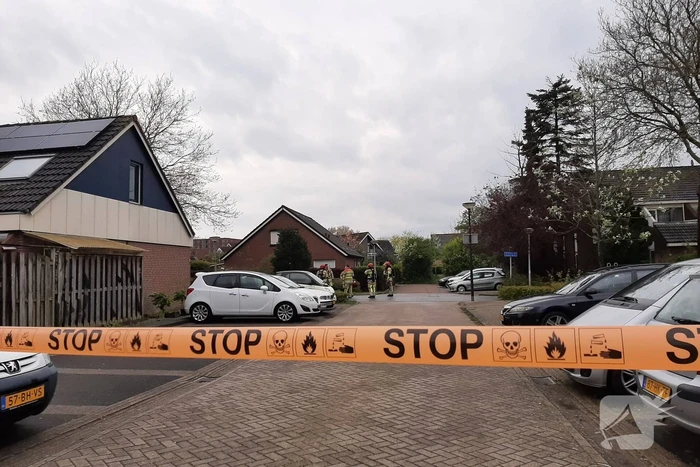 Brandweer doet groot onderzoek door vreemde lucht in riool